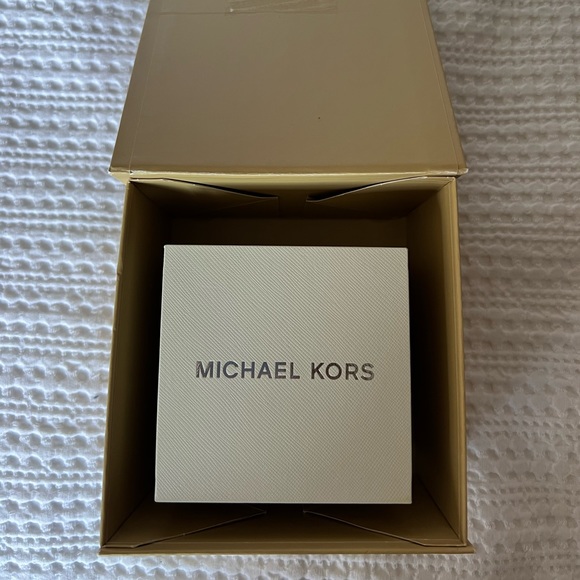 NWT in Box Michael Kors Watch - Picture 4 of 5
